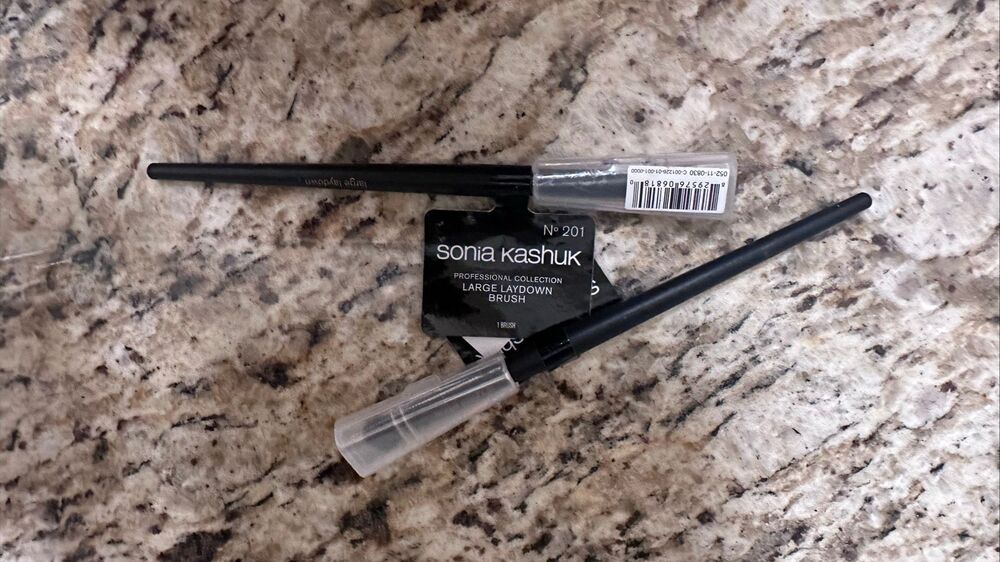 Sonia Kasuk Large Lay Down Brushes New Number 201
